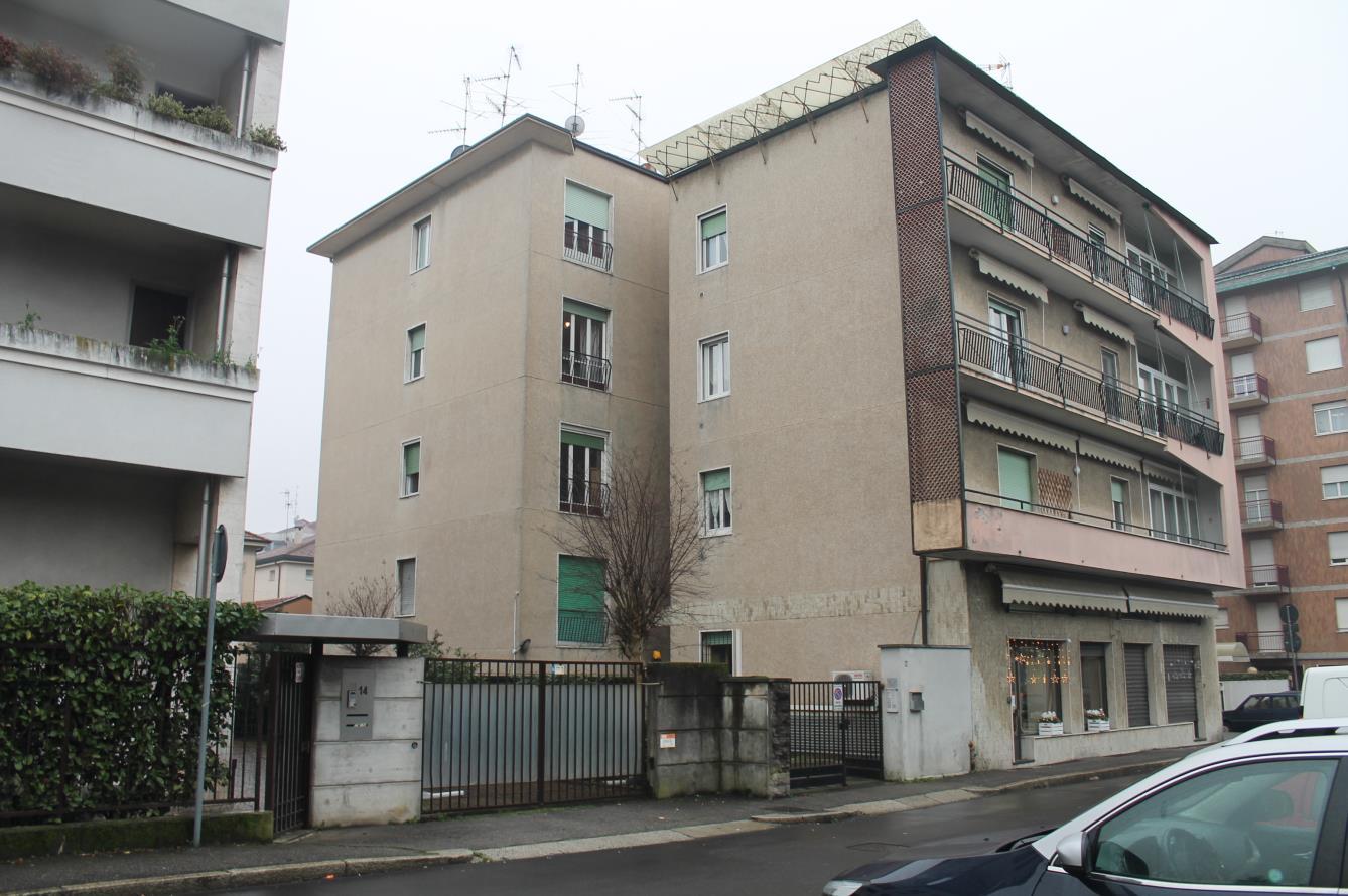 immobile appartamento all'asta in Via CESARE BATTISTI 12 - 21013 Gallarate (VA) - 2