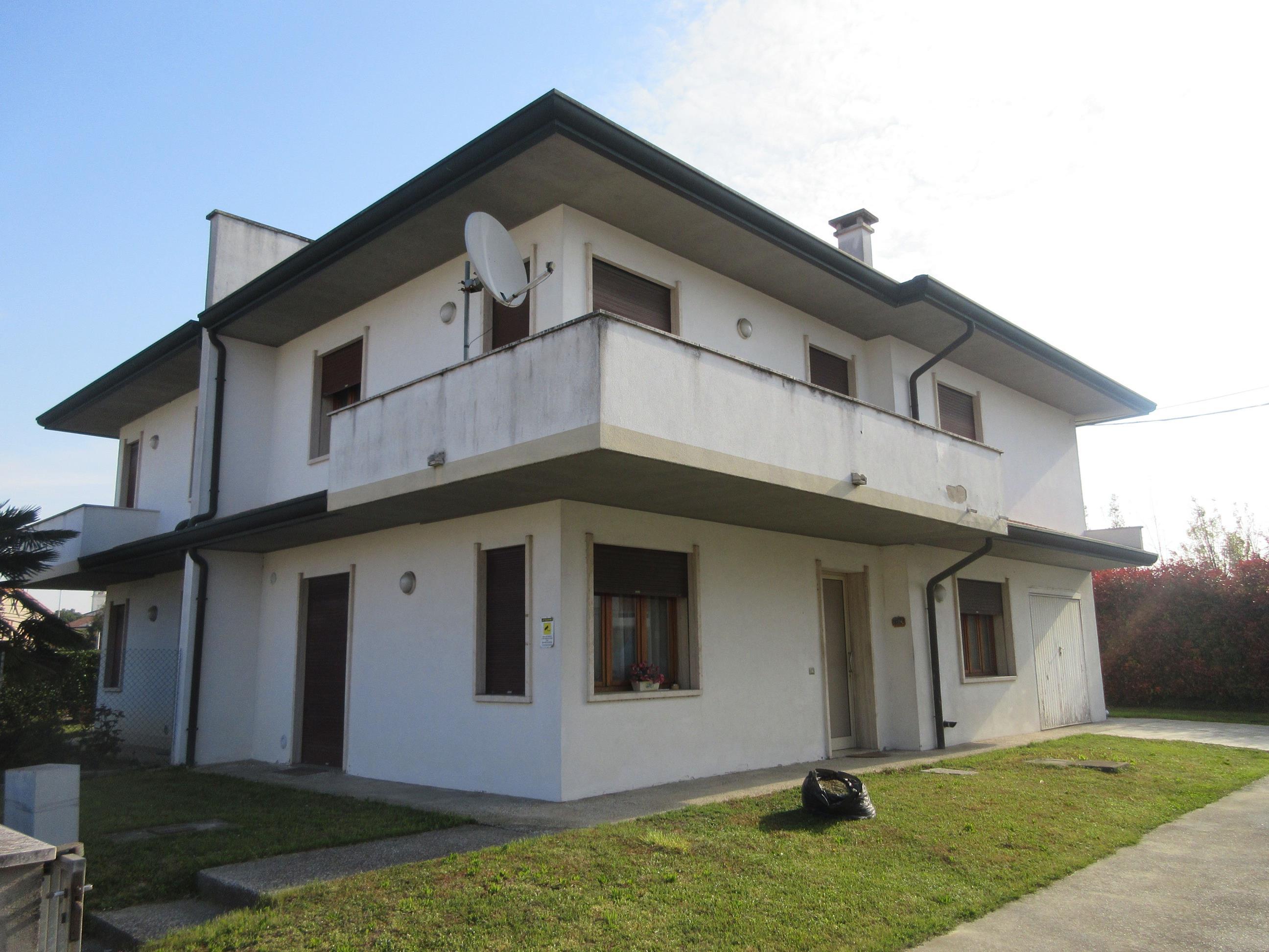 immobile residenziale all'asta in Via Giovanni Pascoli 27/29 Camisano Vicentino (VI) - 1