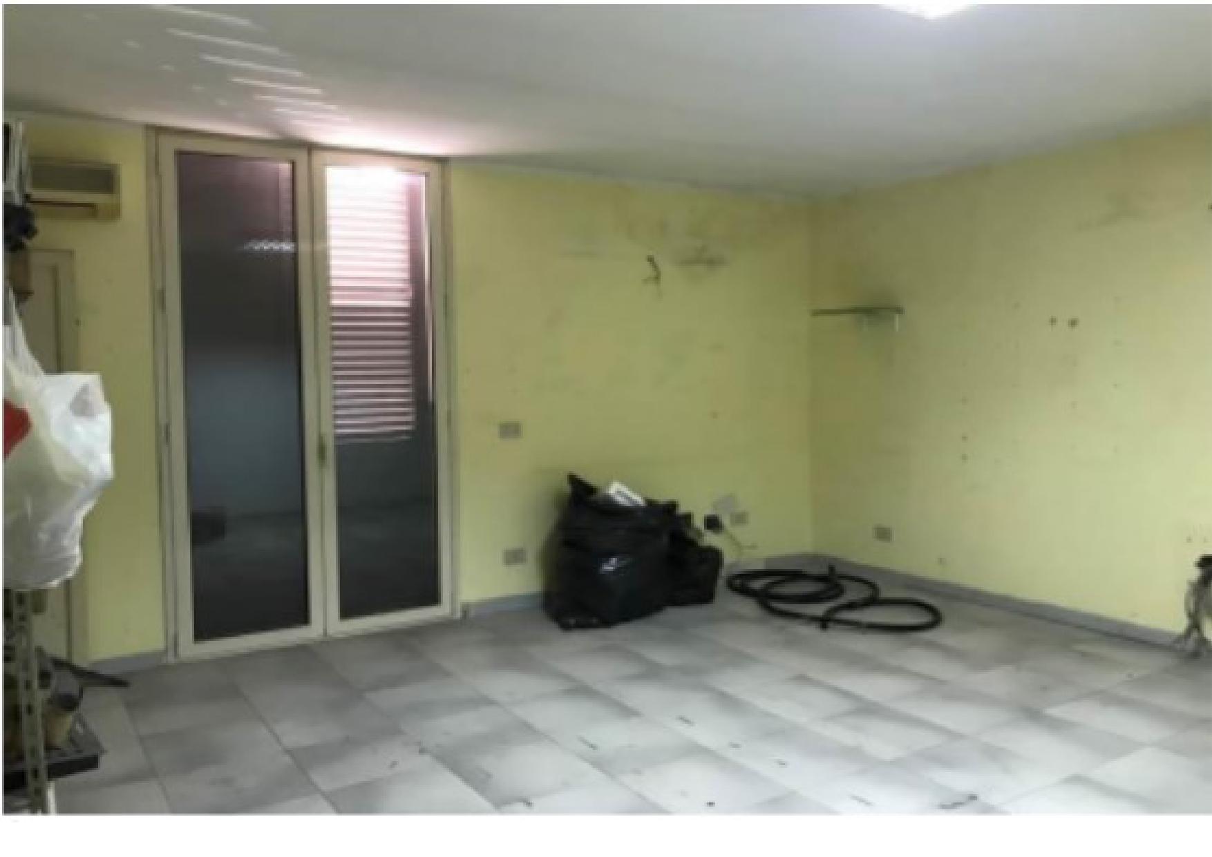 immobile negozio all'asta in Pzza Ppe Umberto I, 41/42/43 - 90039 Villabate (PA) - 2