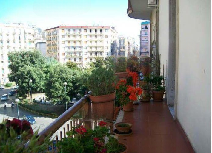 immobile appartamento all'asta in Piazza Medaglie d'Oro n 15 - 80128 Napoli (NA) - 1