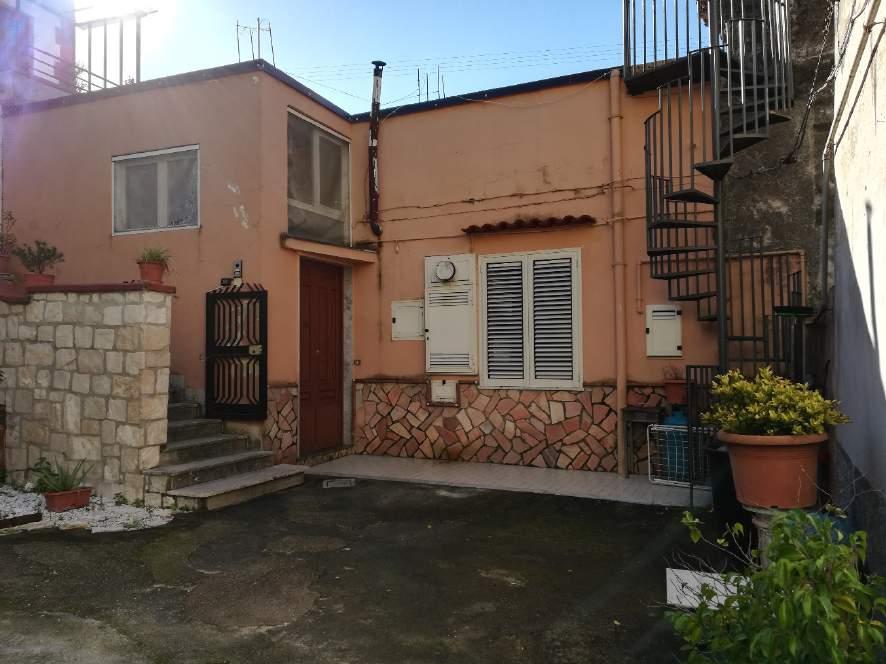 immobile appartamento all'asta in Vicolo San Martino, 10 - Vicolo Tre Corone, 9/B Sarno (SA) - 1