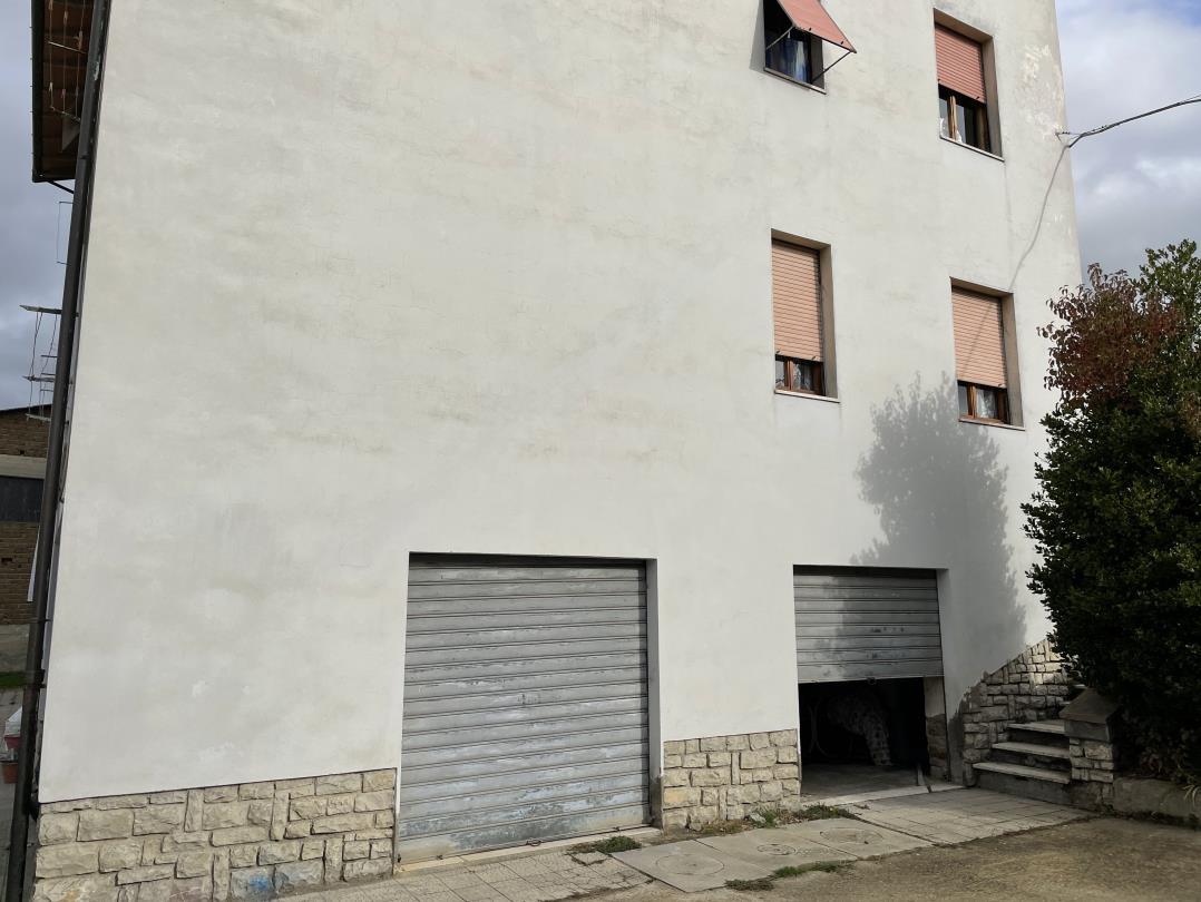 immobile appartamento all'asta in Via Piave n 10 - 52015 Pratovecchio Stia (AR) - 2