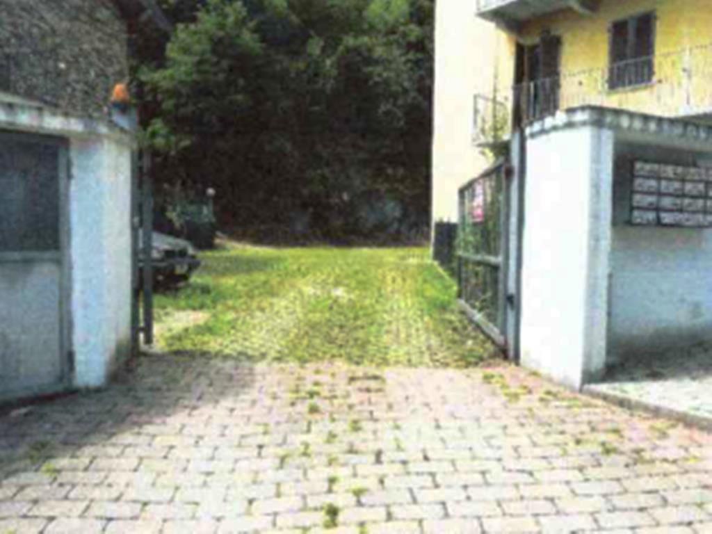immobile posto auto all'asta in Via Dumenza 29 - 21016 Luino (VA) - 1