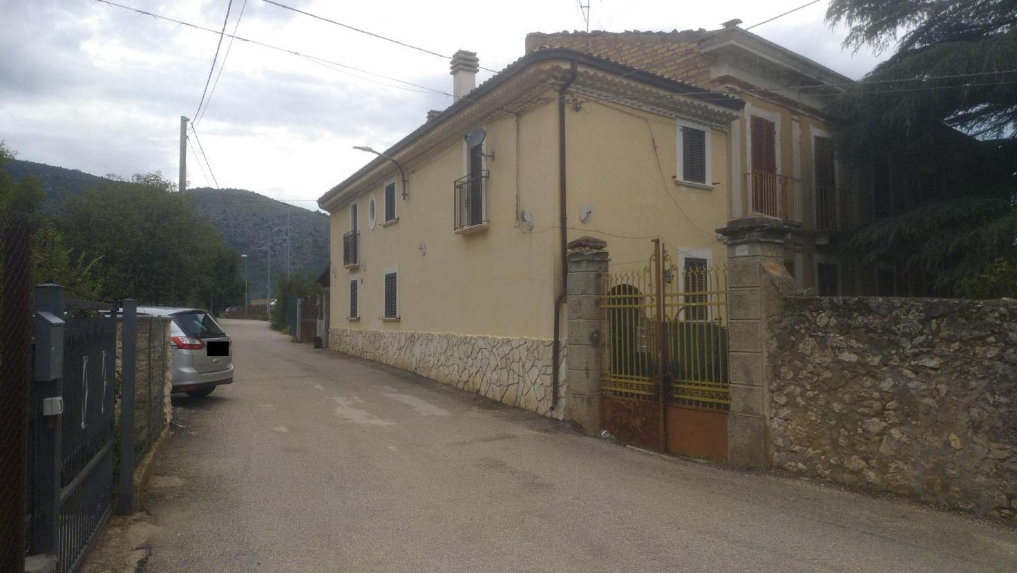 immobile appartamento all'asta in Via Santa Caterina 210 - 67030 Vittorito (AQ) - 2