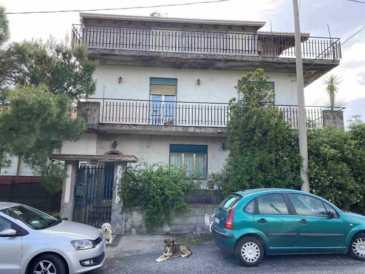 immobile appartamento all'asta in Via Pietro Germi n2, angolo via delle Ginestre, ex cda Frumenti - 95032 Belpasso (CT) - 1