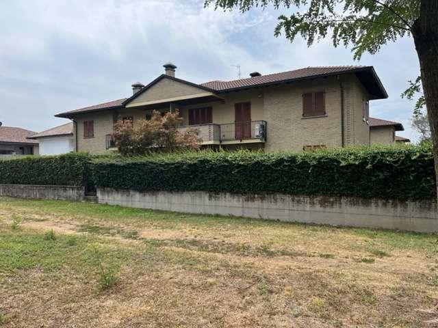 immobile appartamento all'asta in Via Carlo Cattaneo 18 - 20050 Verano Brianza (MB) - 1