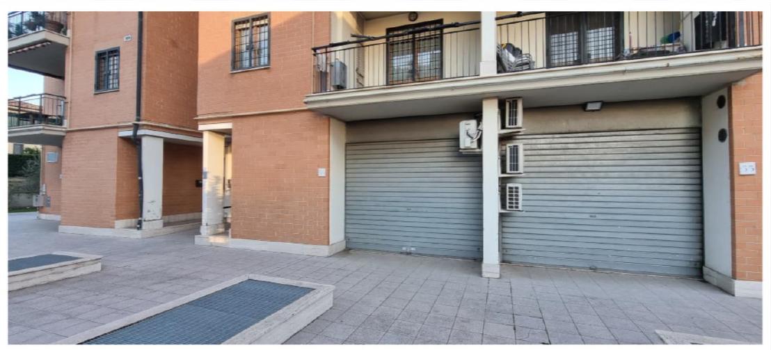 immobile negozio all'asta in Viale Stefano D'Arrigo nn 33-35-53 - 00131 Roma (RM) - 1