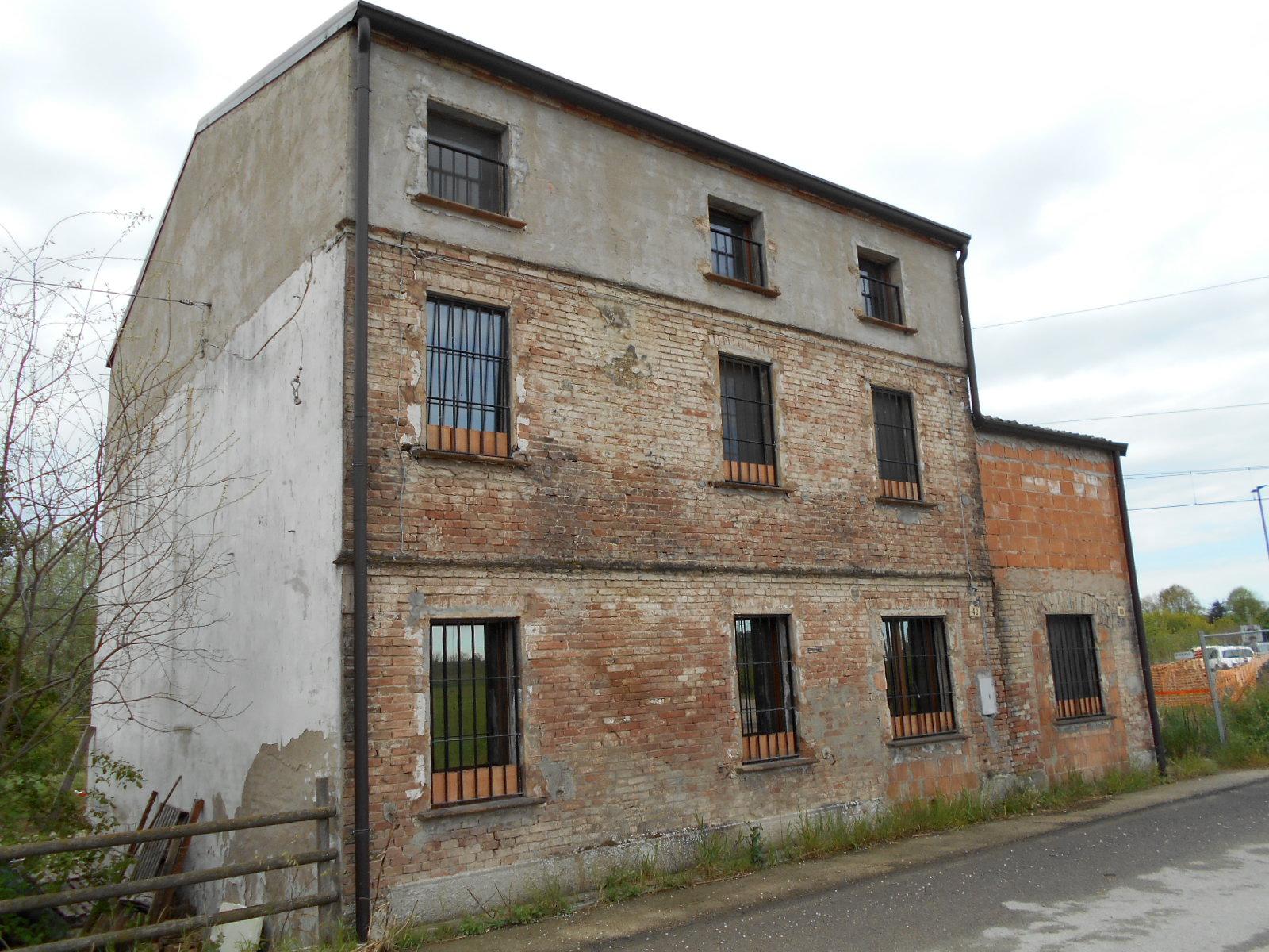 immobile appartamento all'asta in Via Moglia, 40-42 - 42046 Reggiolo (RE) - 4