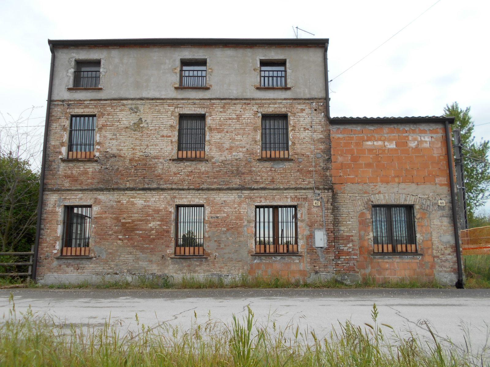 immobile appartamento all'asta in Via Moglia, 40-42 - 42046 Reggiolo (RE) - 2