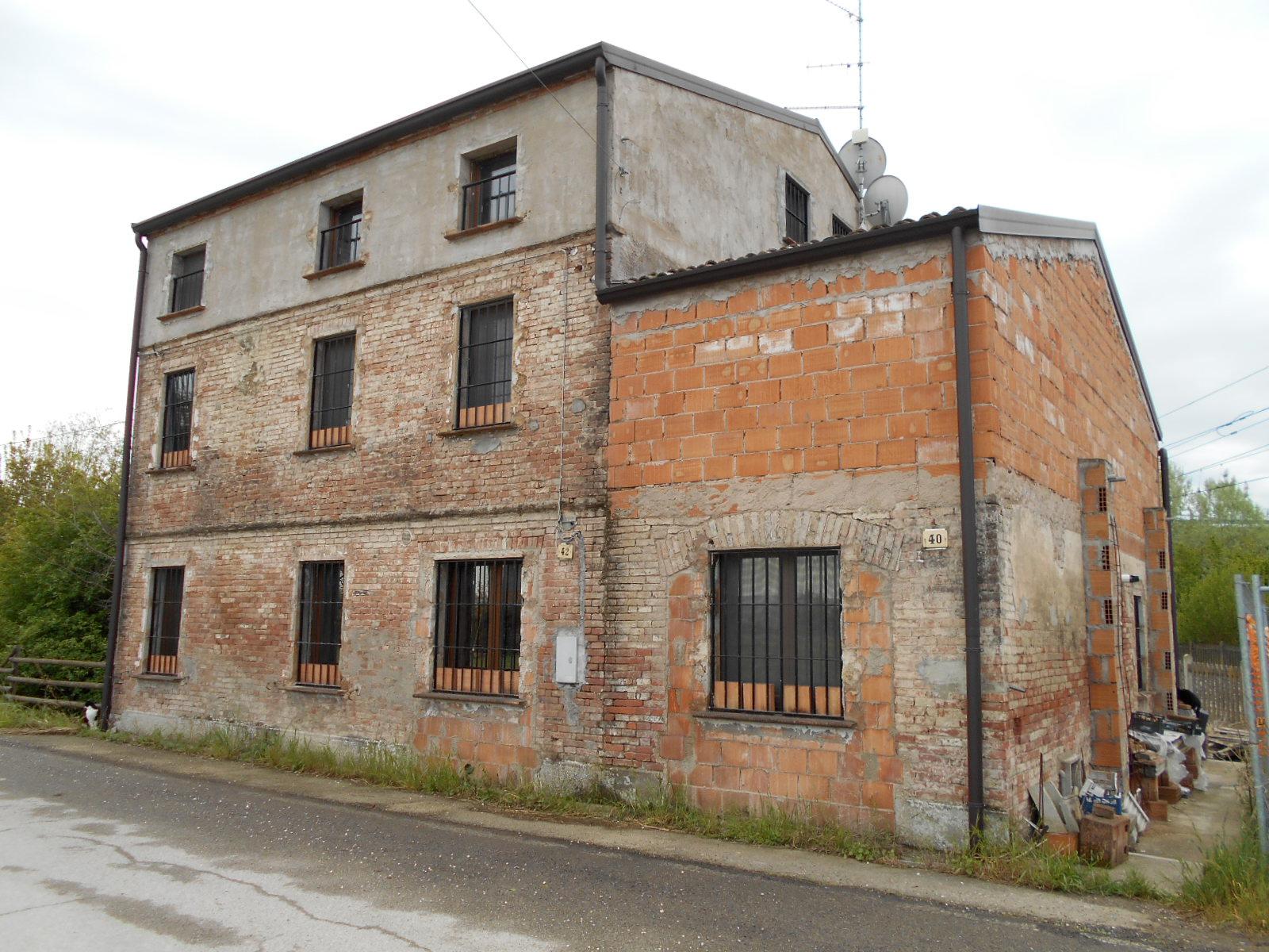 immobile appartamento all'asta in Via Moglia, 40-42 - 42046 Reggiolo (RE) - 5