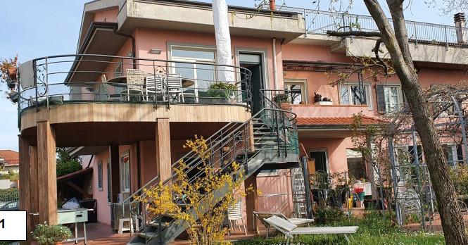 immobile appartamento all'asta in Marina, Via F Micheli n°9 - 54033 Carrara (MS) - 1