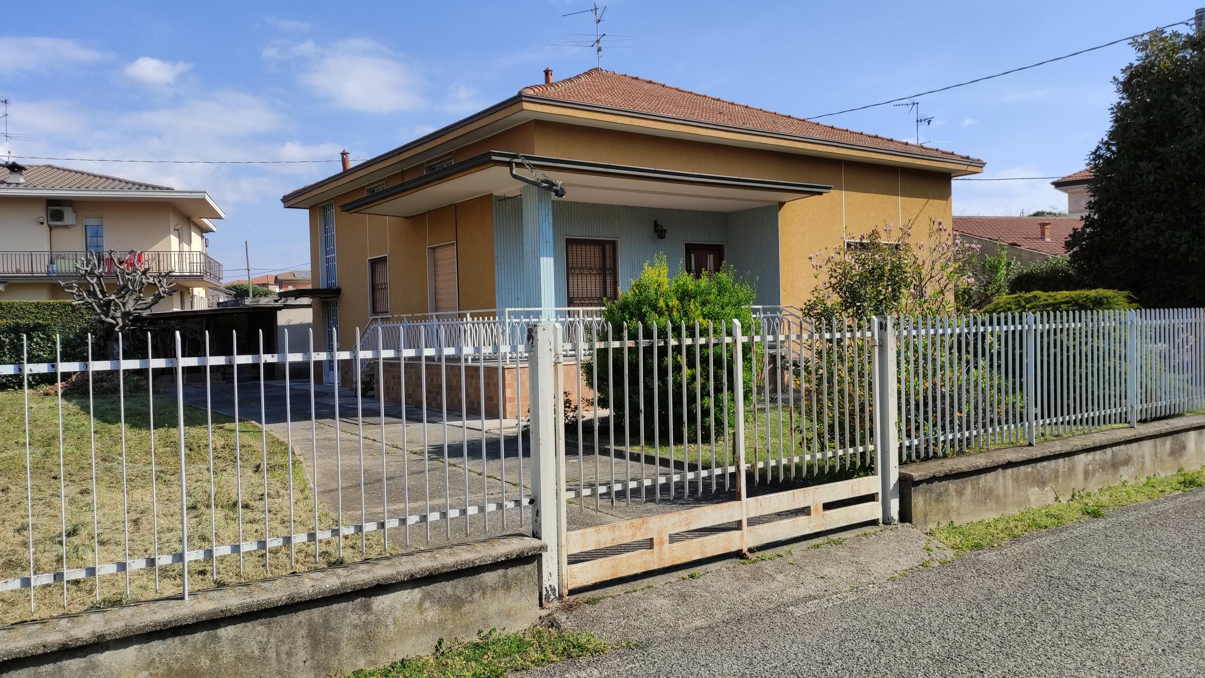 immobile appartamento all'asta in Via Dante Alighieri 2 - 24040 Madone (BG) - 2