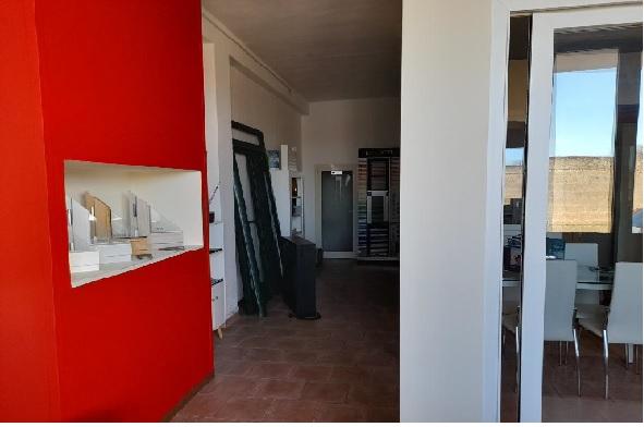 immobile attivita commerciale all'asta in Via Vittorio Bachelet  7 - 73045 Leverano (LE) - 2