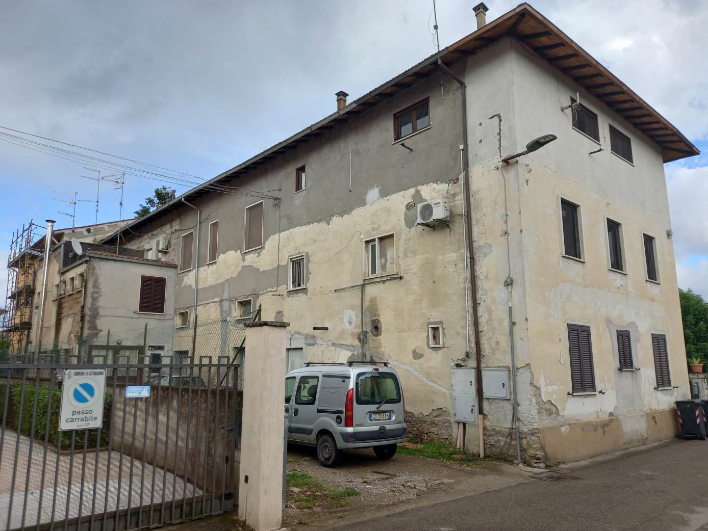 immobile appartamento all'asta in Via Alessandro  Manzoni, 9 - 05012 Attigliano (TR) - 5