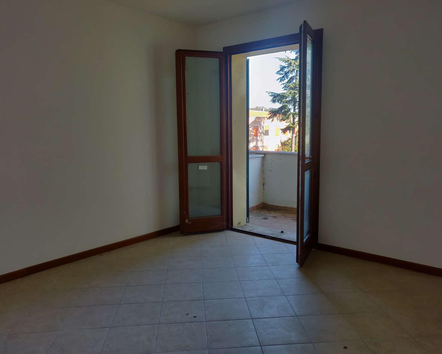 immobile magazzino all'asta in Piazzale Montessori 3 - 61034 Fossombrone (PU) - 2