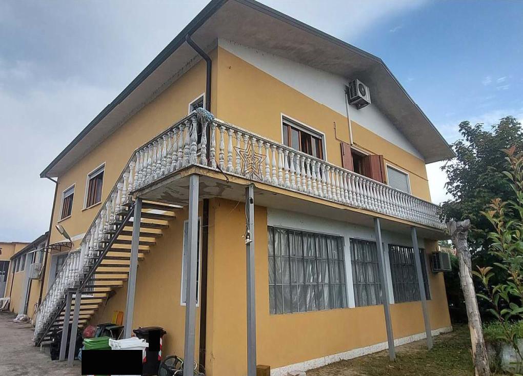 immobile appartamento all'asta in Via Orlando Scavazza, 293/301 - 45020 Giacciano con Baruchella (RO) - 1