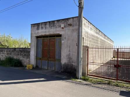 immobile magazzino all'asta in VIA MONSIGNOR MIGLIETTA - 73045 Leverano (LE) - 1
