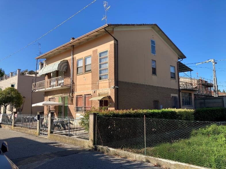 immobile appartamento all'asta in Via Morellini 4/A e 4/B - 42042 Fabbrico (RE) - 2