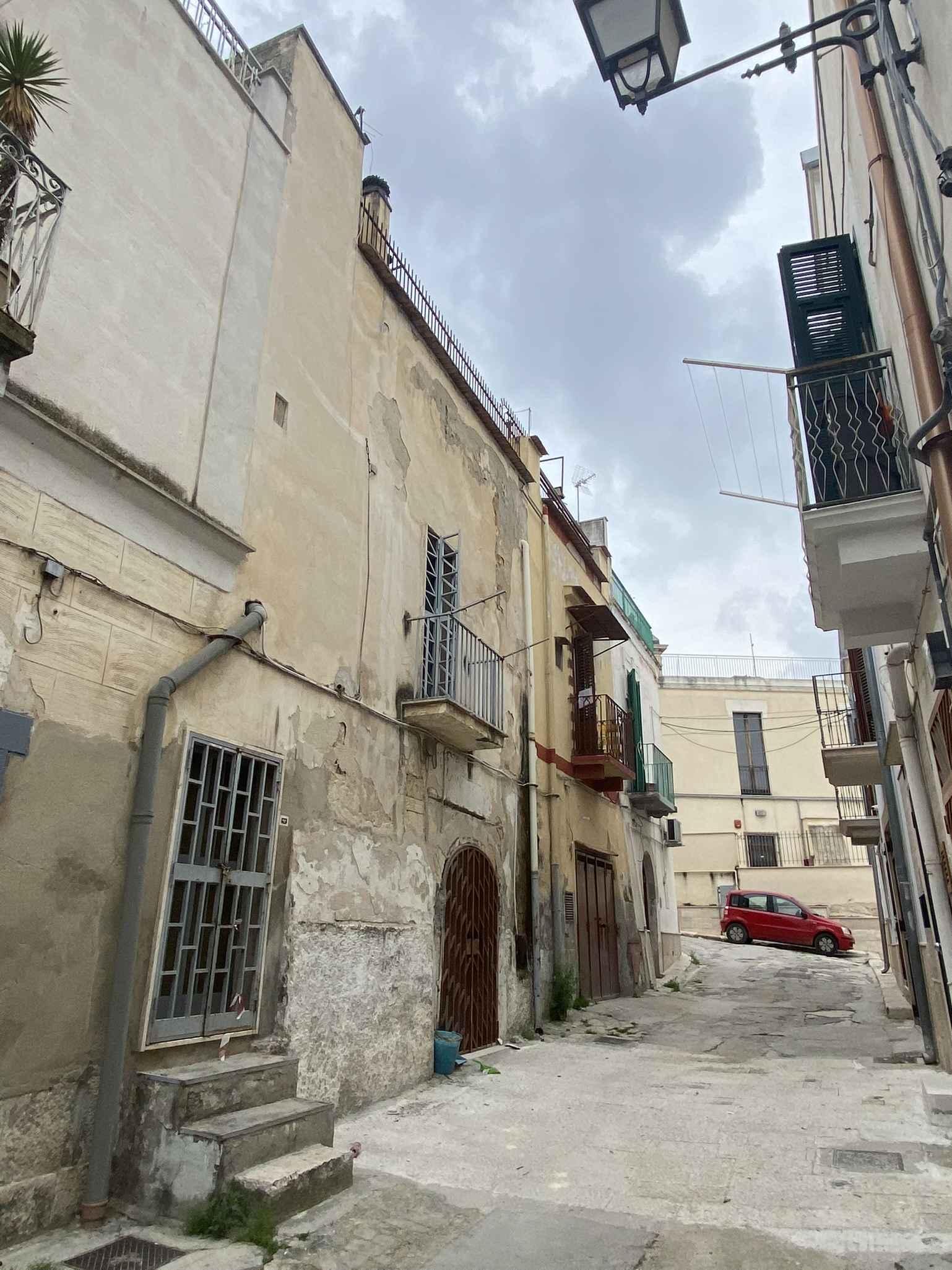 immobile appartamento all'asta in Via Doge Antonio Grimani nn6-8 - 76012 Canosa di Puglia (BT) - 2