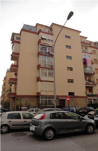 immobile appartamento all'asta in Largo Gian Giacomo Carissimi n 3 - 90144 Palermo (PA) - 4