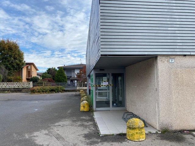 immobile attivita commerciale all'asta in Via XXV Aprile - 22070 Fenegrò (CO) - 1