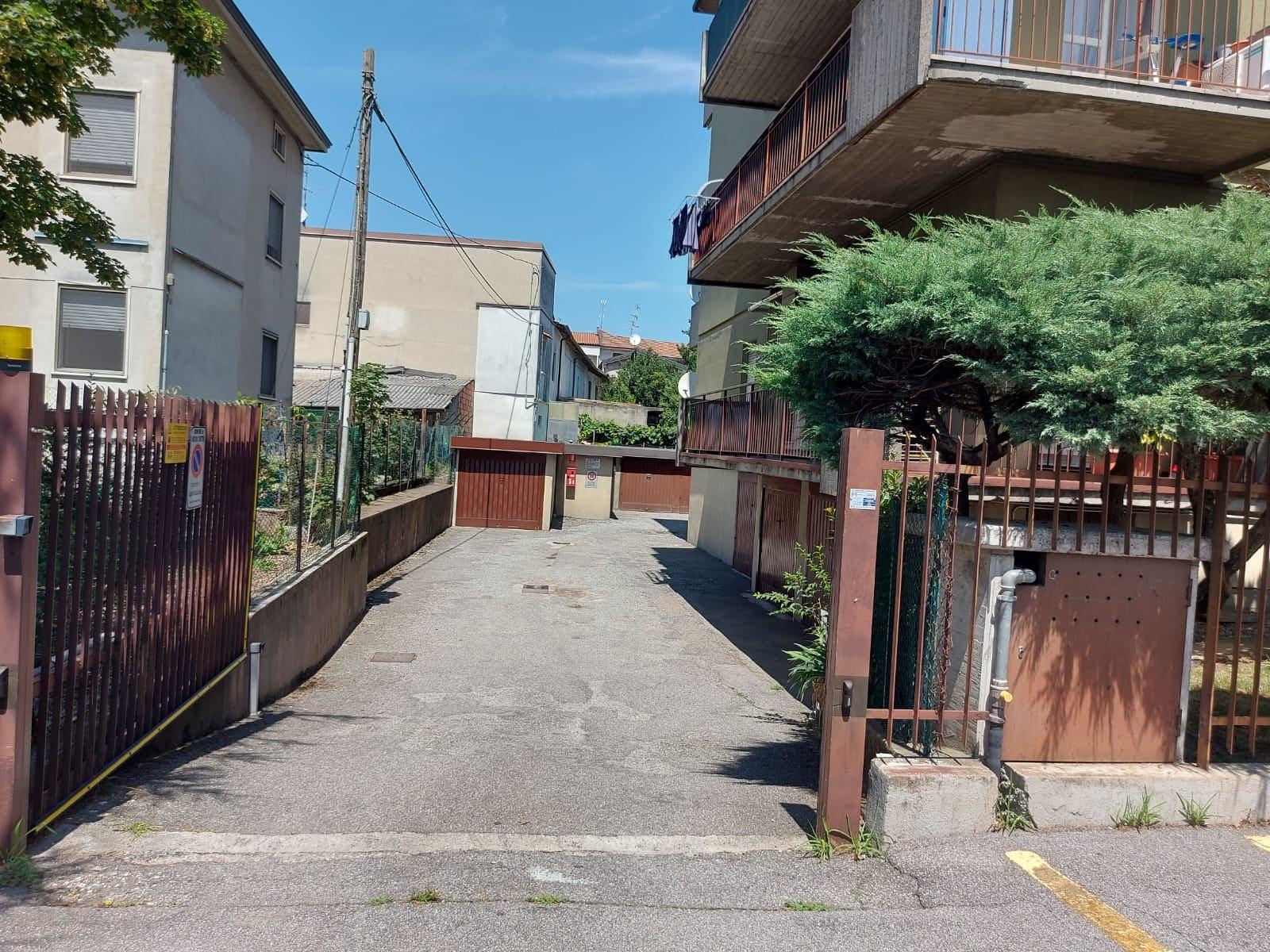 immobile appartamento all'asta in Via Armando Diaz n 17 Osio Sotto (BG) - 3