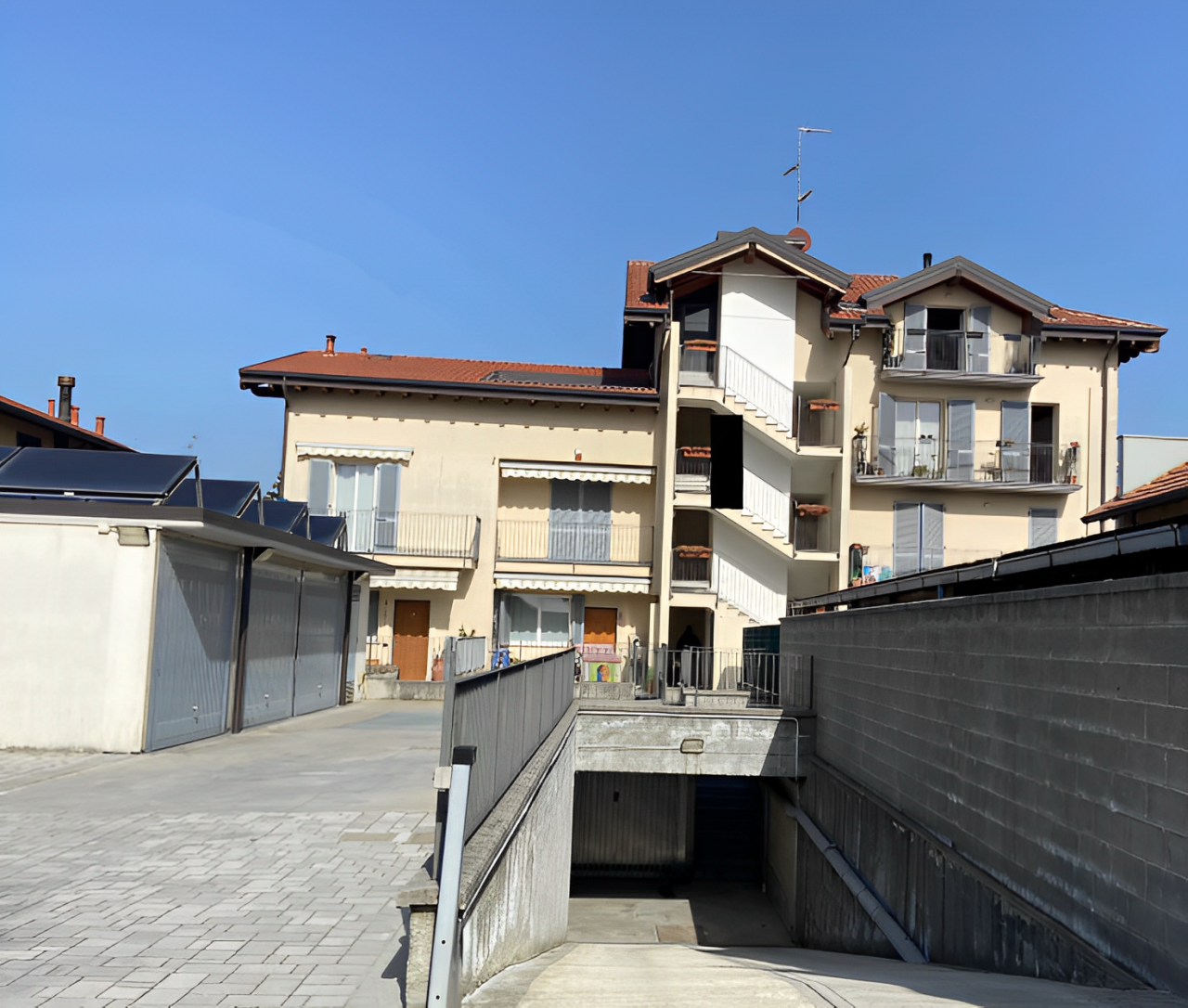 immobile MONOLOCALE IN ASTA IN VIA G. BRAMBILLA, LAZZATE (MB) - 4