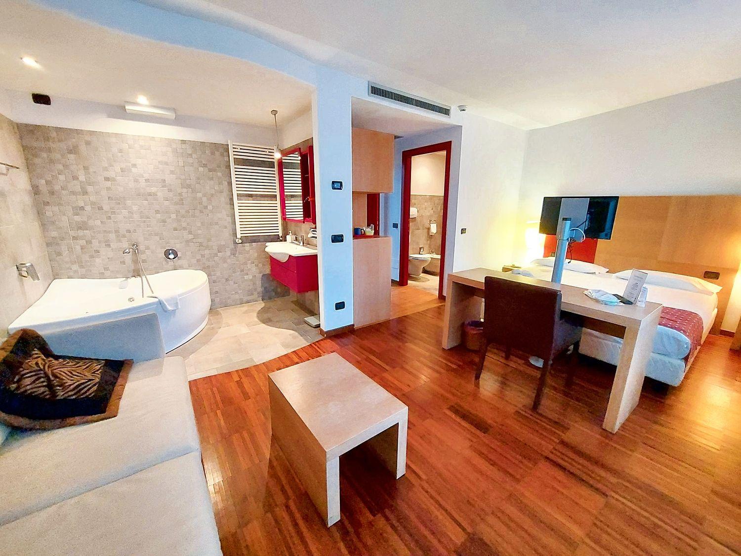 immobile hotel - albergo all'asta in via vallone, n 18 - 27100 Pavia (PV) - 4