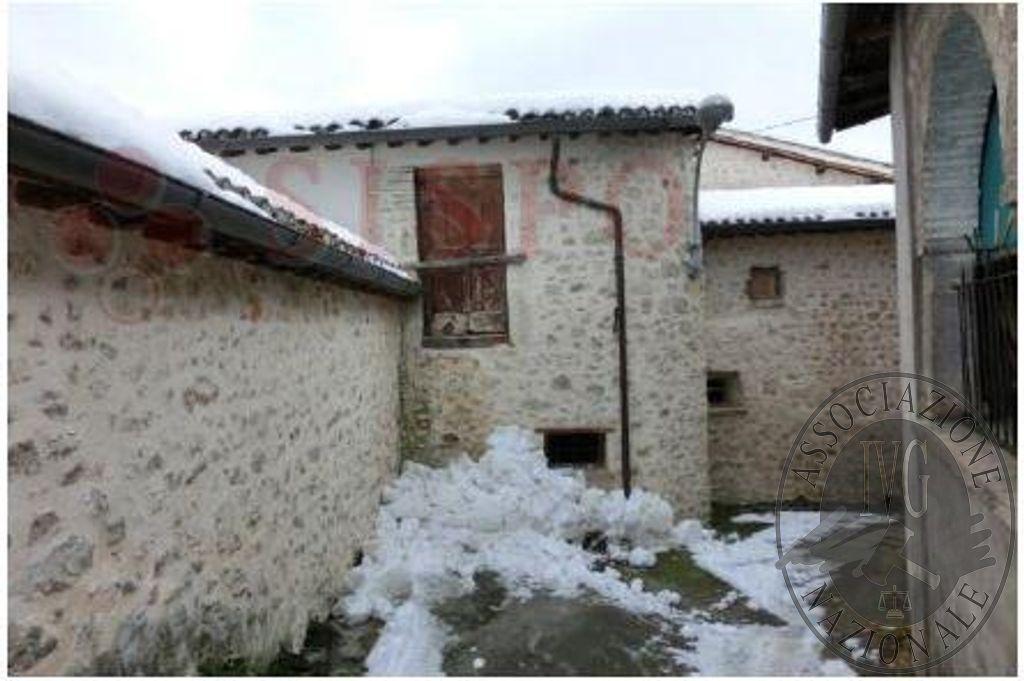 immobile magazzino all'asta in FRAZ FOGLIANO - 06043 Cascia (PG) - 2