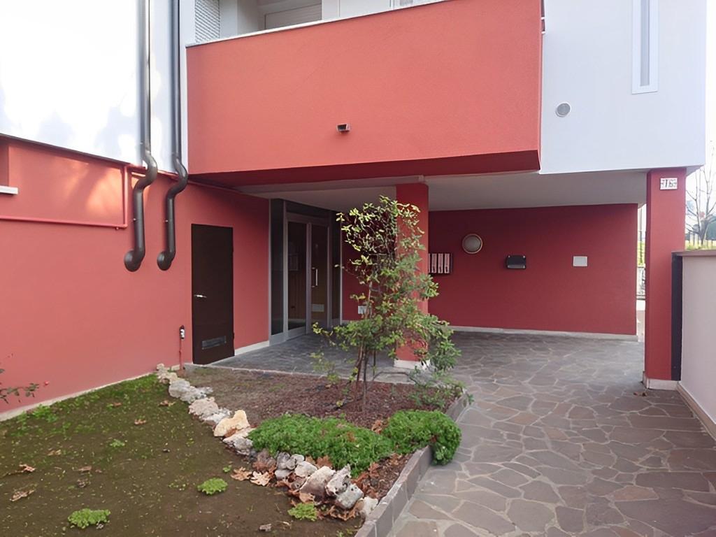 immobile ABITAZIONE IN ASTA CON BOX IN VIA G. ROSSINI, LAINATE (MI) - 4