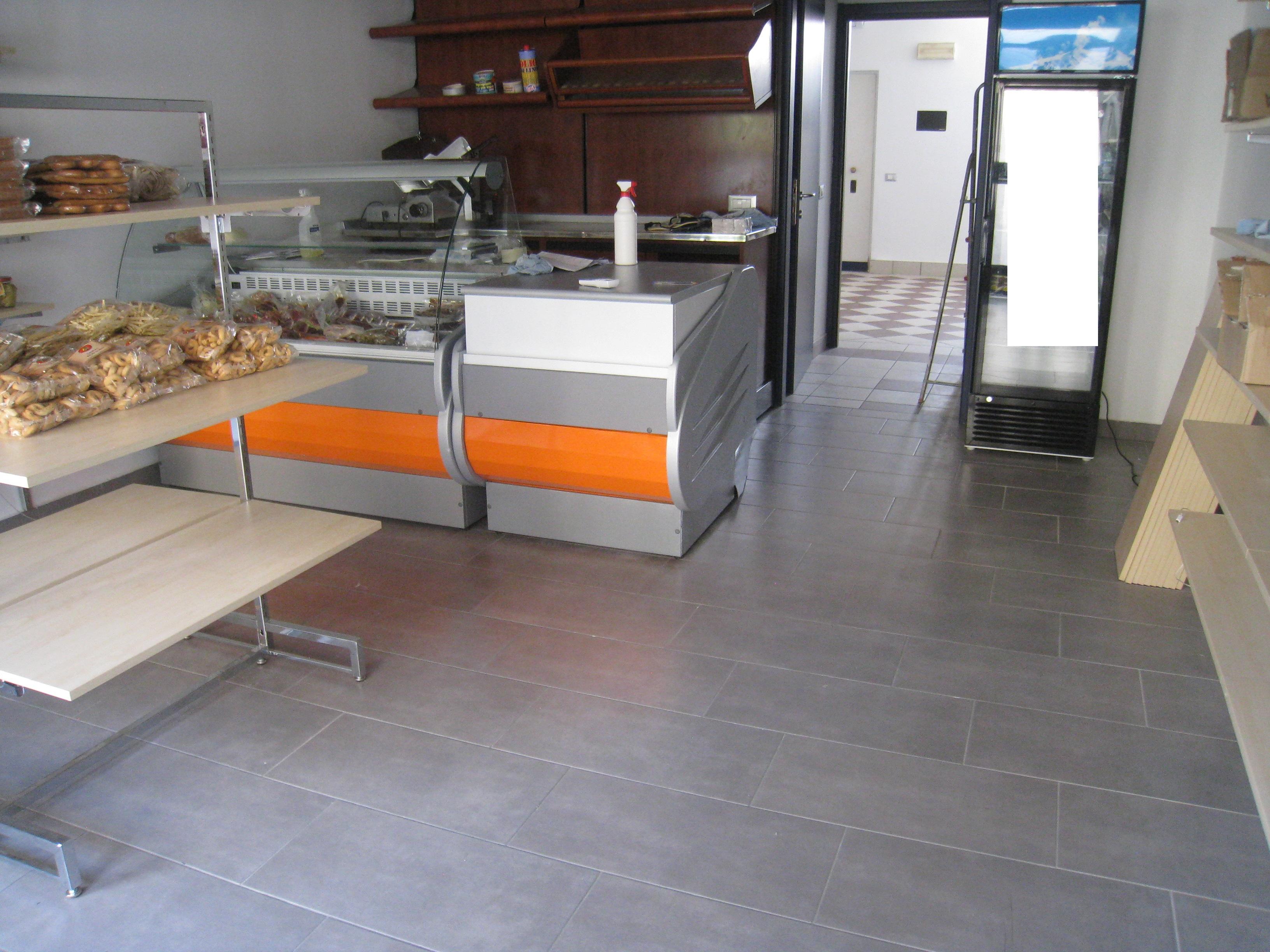 immobile attivita commerciale all'asta in Via IV Novembre  36 - 20815 Cogliate (MB) - 1