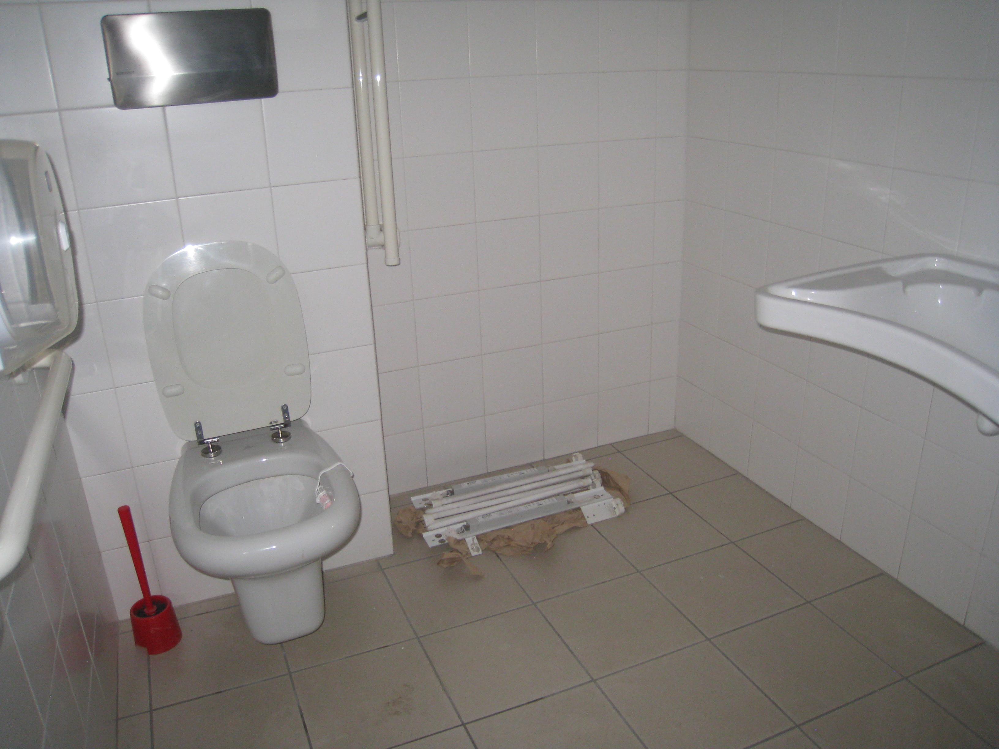 immobile attivita commerciale all'asta in Via IV Novembre  36 - 20815 Cogliate (MB) - 2