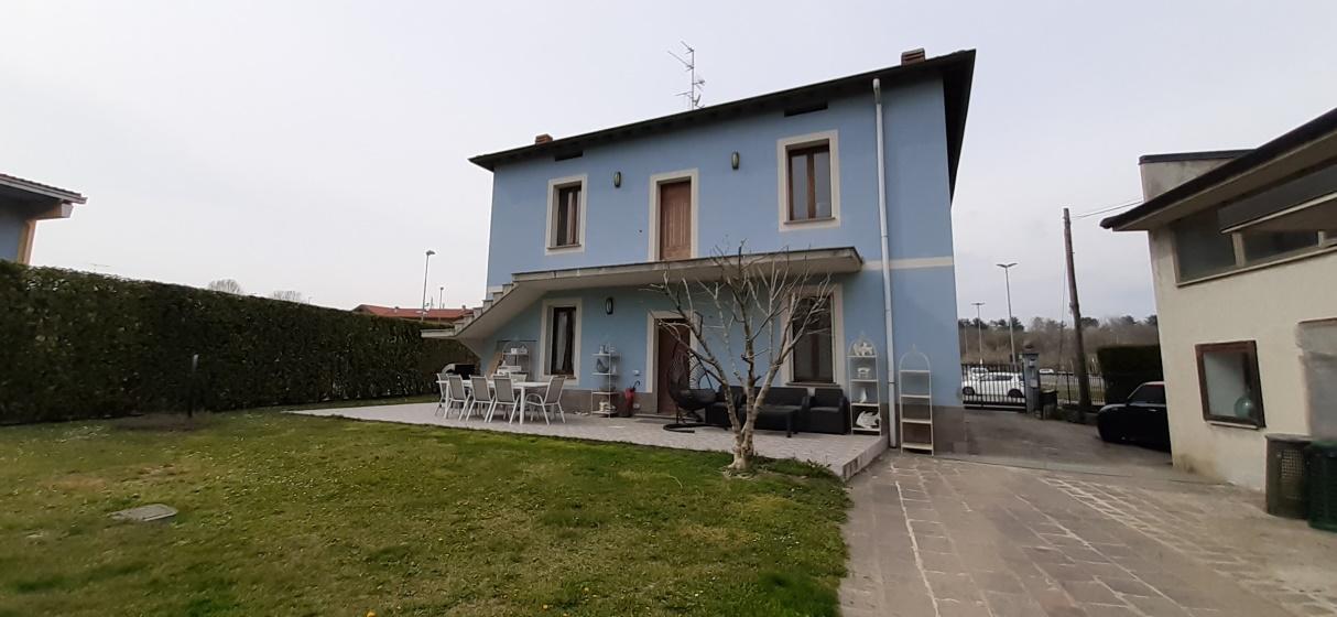 immobile villa all'asta in Via Risorgimento n59 - 22073 Cassina Rizzardi (CO) - 2