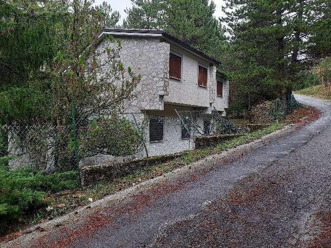 immobile appartamento all'asta in LOC FRONTIGNANO - 62039 Ussita (MC) - 4