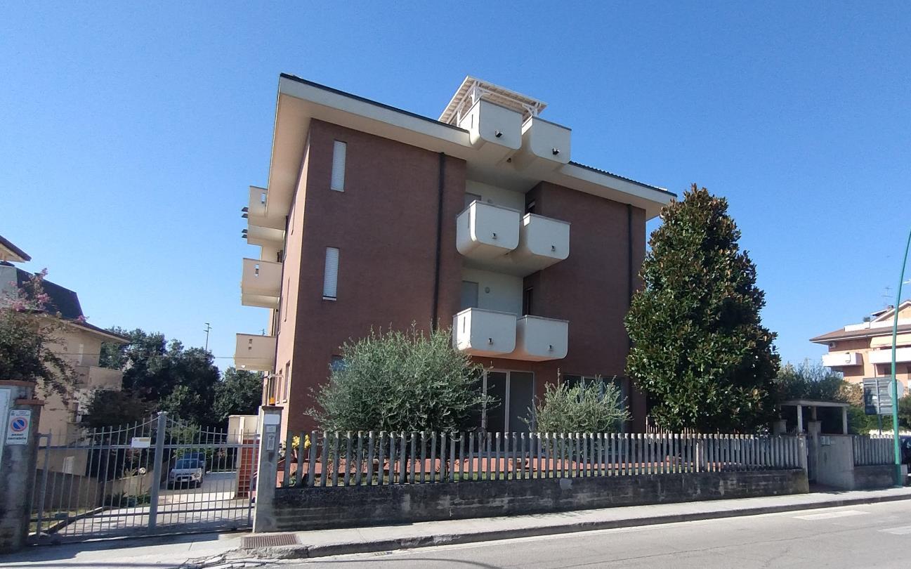 immobile attivita commerciale all'asta in Via della Montagnola 6-8 Piano T - 63821 Porto Sant'Elpidio (FM) - 3