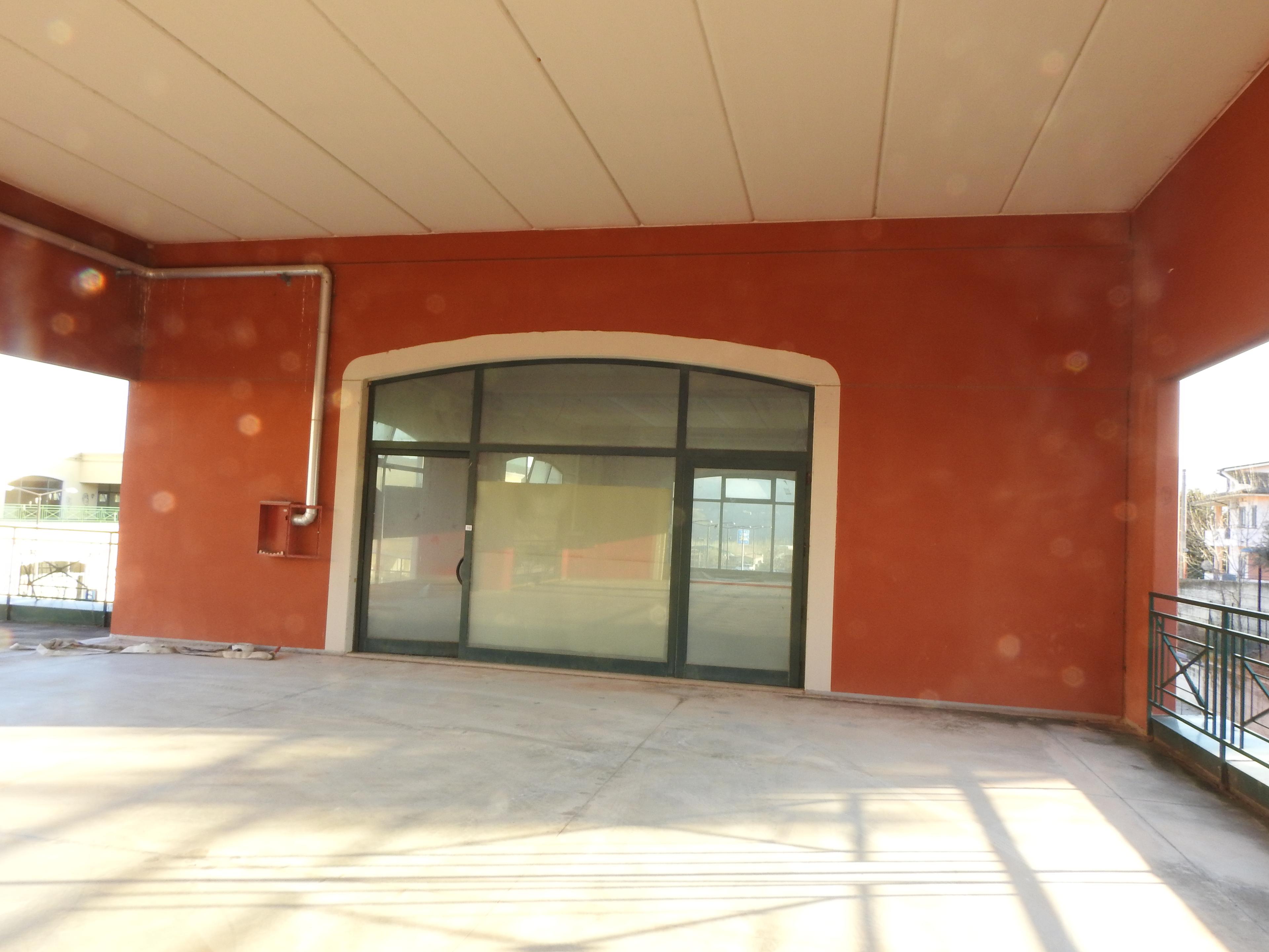 immobile appartamento all'asta in Località Maciera accesso diretto SS 150 - 64020 Canzano (TE) - 1