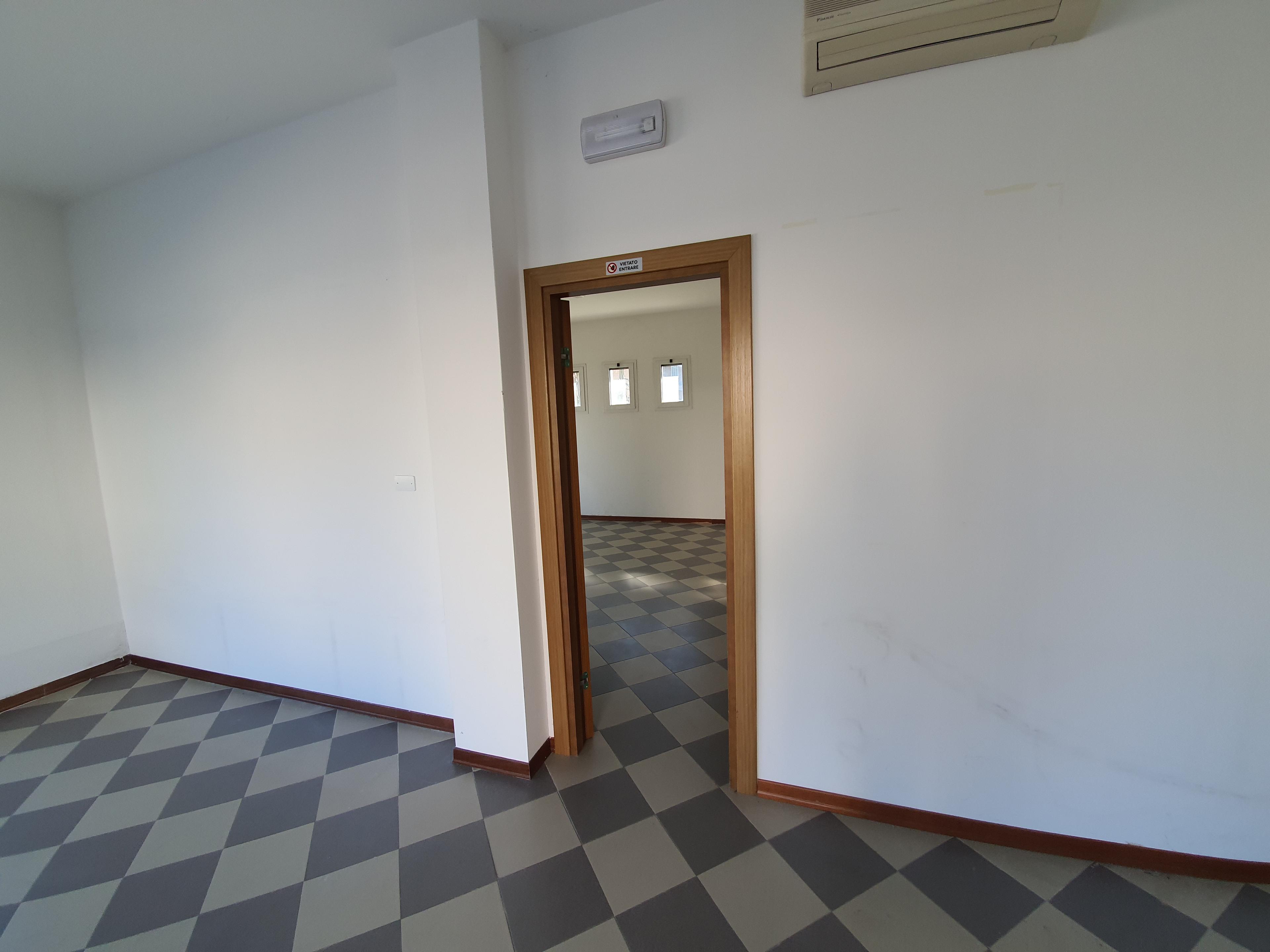 immobile negozio all'asta in Via Colombo, 13 - 31022 Preganziol (TV) - 2