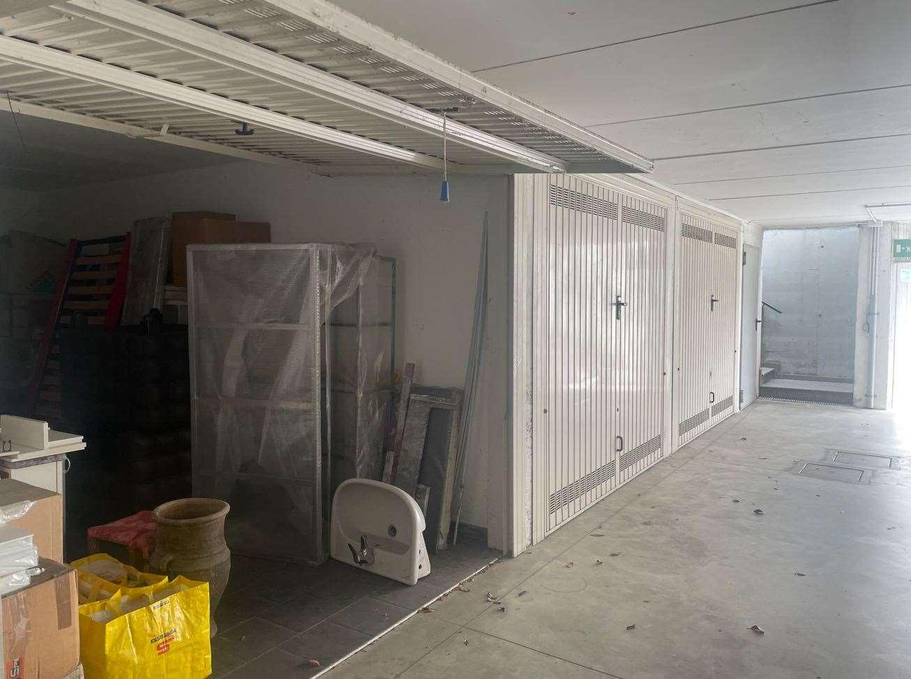 immobile garage all'asta in Via Martiri delle Foibe 10 - 20872 Cornate d'Adda (MB) - 2