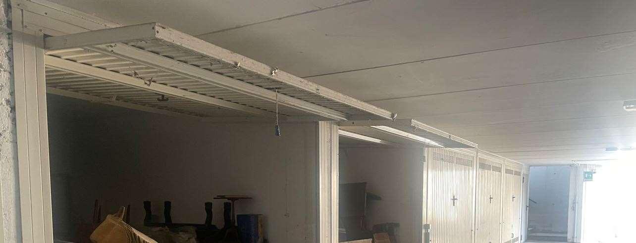 immobile garage all'asta in Via Martiri delle Foibe 10 - 20872 Cornate d'Adda (MB) - 2