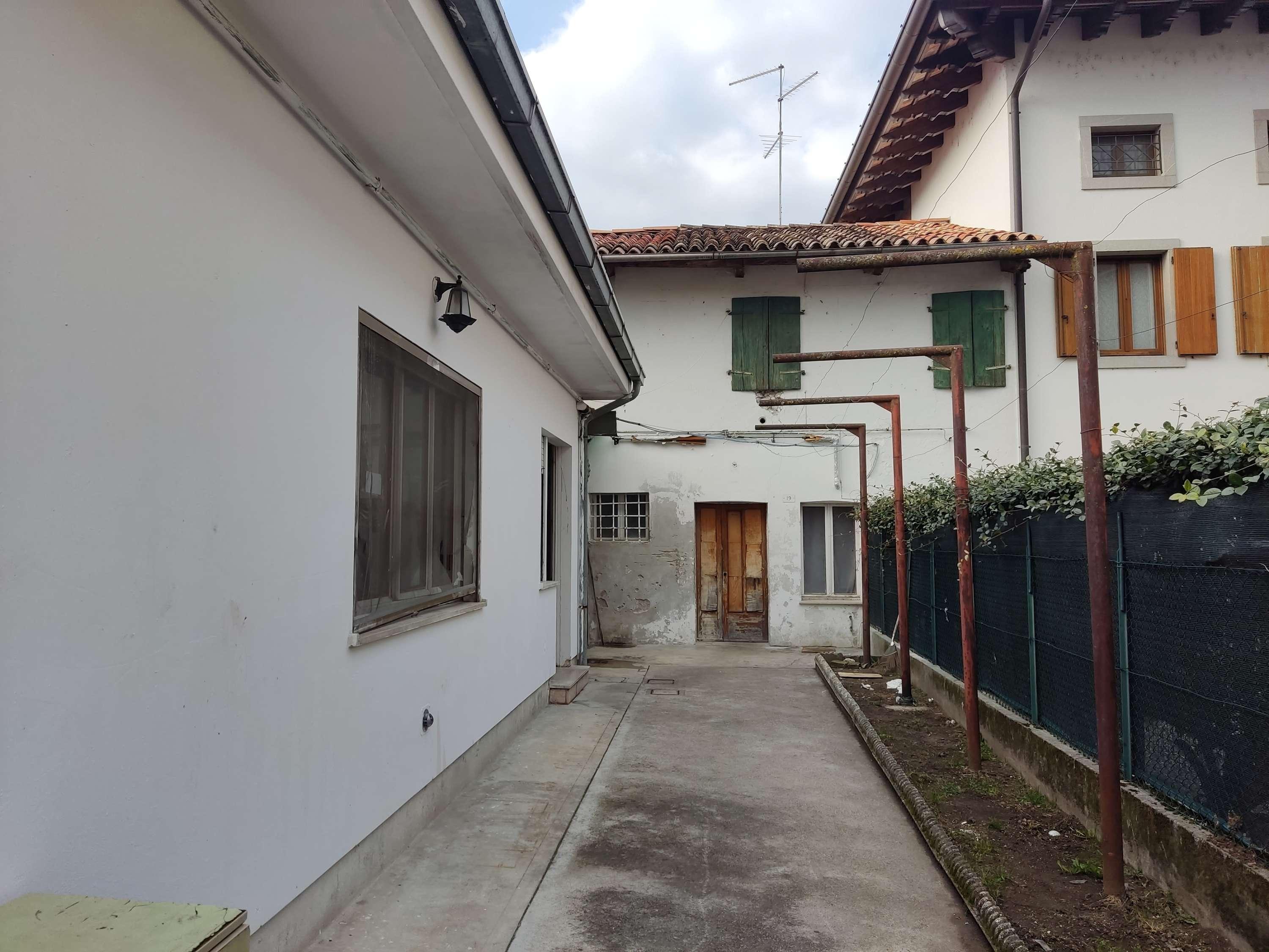 immobile appartamento all'asta in Via Principale, 19 - 33044 Manzano (UD) - 1