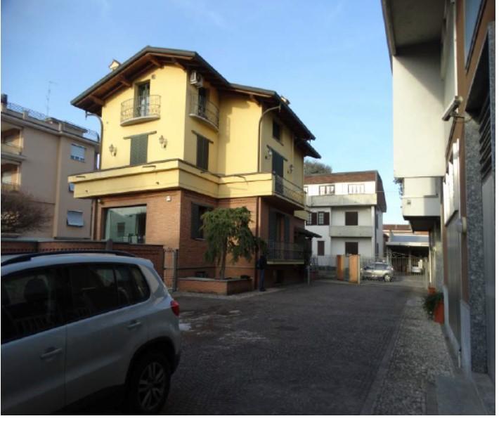 immobile attivita commerciale all'asta in via della Repubblica, 22 - 22060 Cabiate (CO) - 2