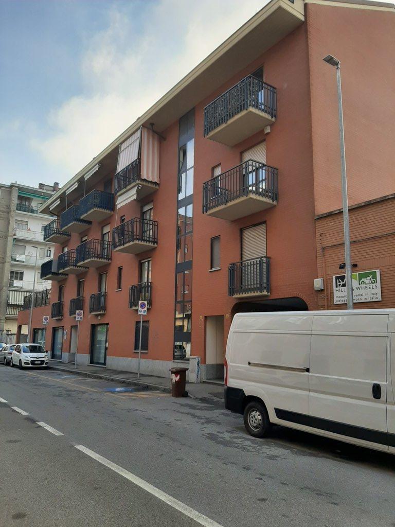 immobile negozio all'asta in Via Cesare Battisti, 1 - 10100 Moncalieri (TO) - 1