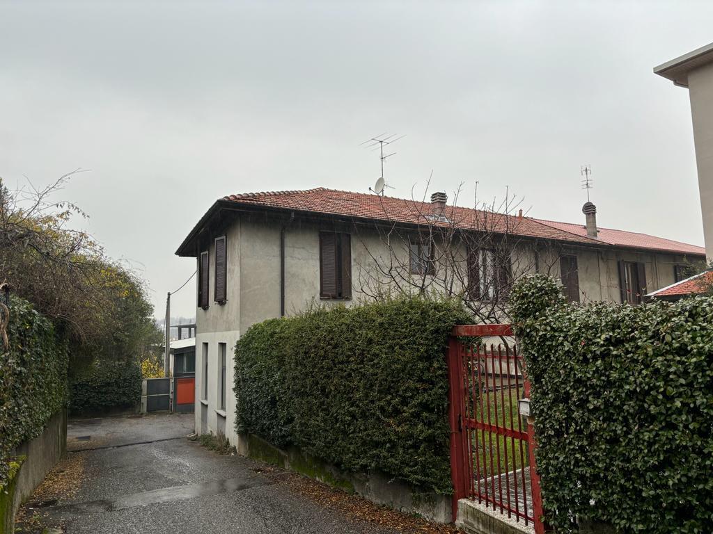 immobile appartamento all'asta in Via per Como n 3 - 22063 Cantù (CO) - 1