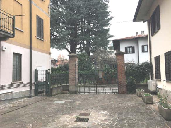 immobile appartamento all'asta in Via Francesco Baracca 2 - 22066 Mariano Comense (CO) - 4
