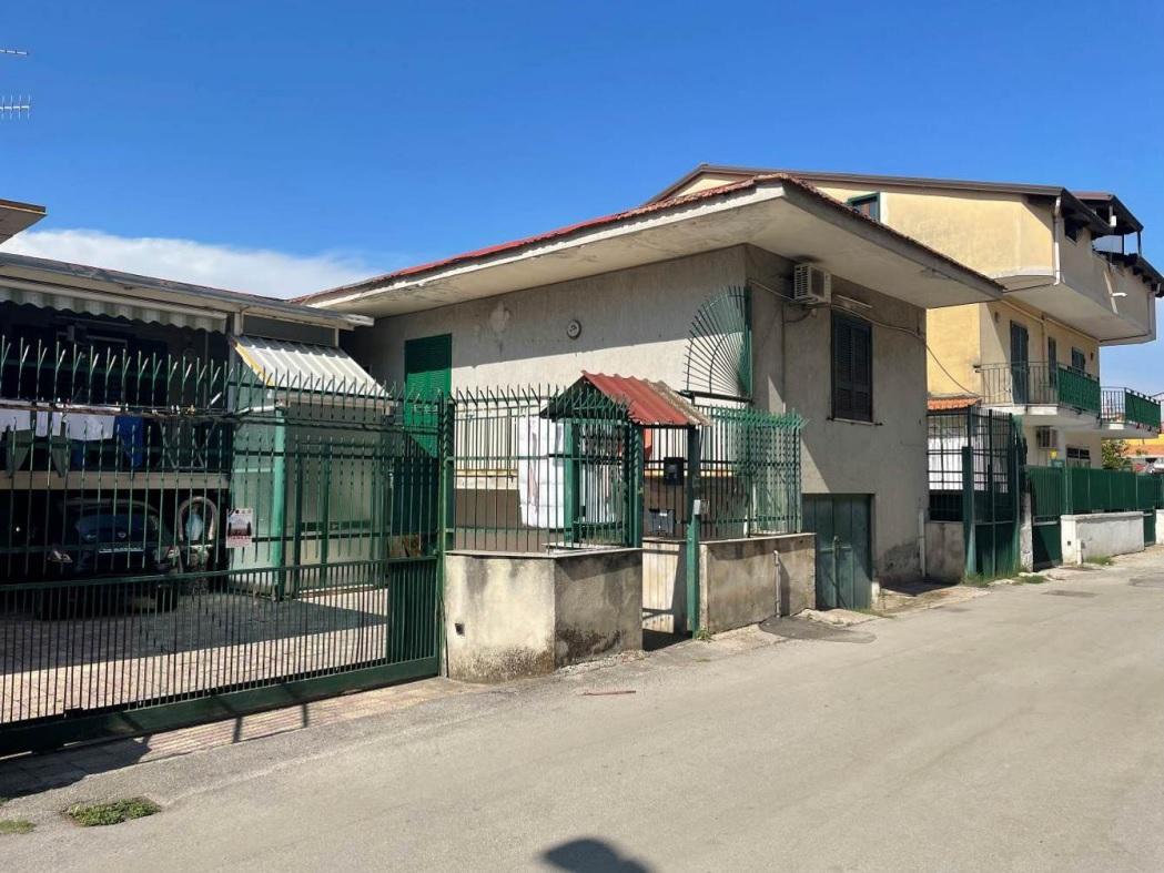 immobile CASA SINGOLA ALL'ASTA IN VIA DELLE MARGHERITE 9 MELITO DI NAPOLI (NA) - 1