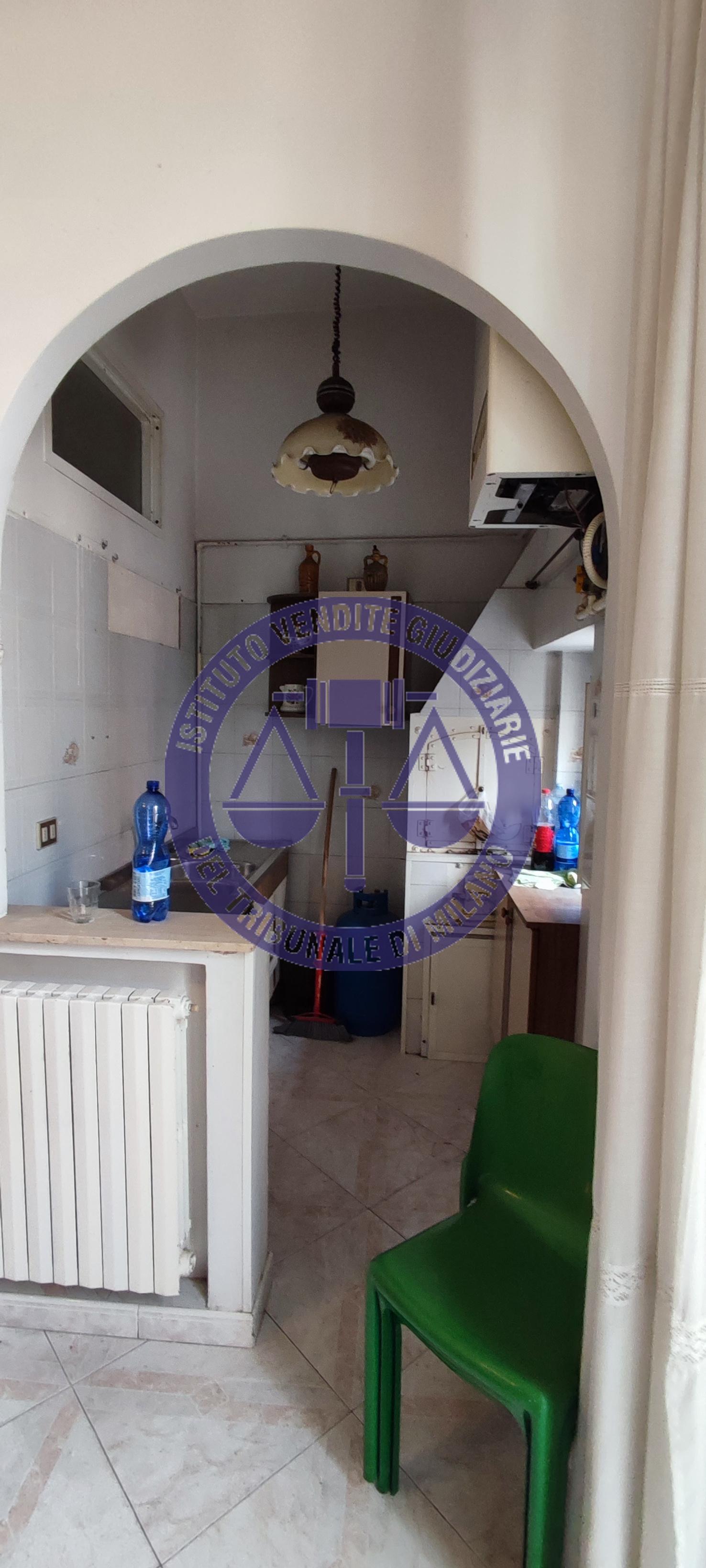 immobile appartamento all'asta in Via S Agostino 4 e 8 - 76125 Trani (BT) - 2