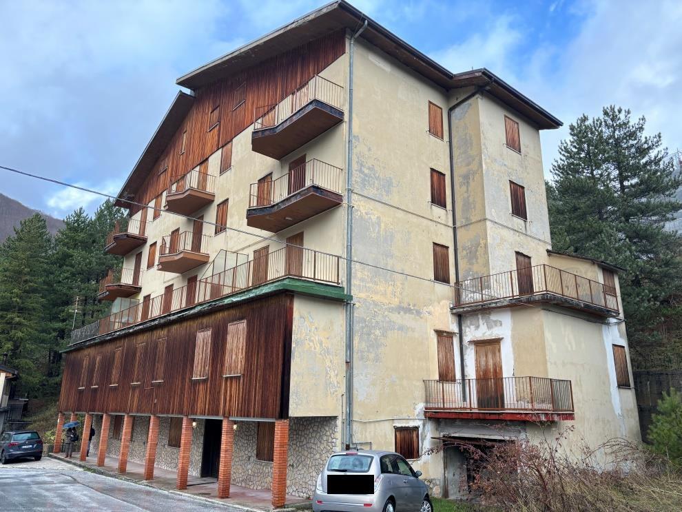 immobile appartamento all'asta in Contrada Conca D'Oro - Via Aldo Moro n 9 (in catasto Via Vallone San Rocco) - 67037 Roccaraso (AQ) - 1