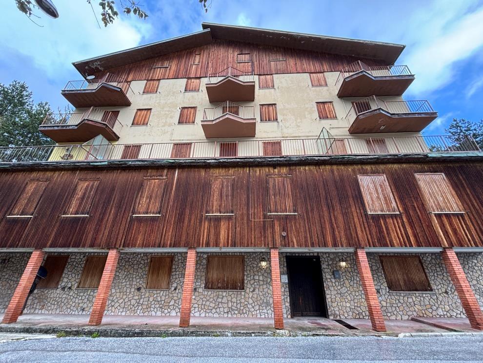 immobile appartamento all'asta in Contrada Conca D'Oro - Via Aldo Moro n 9 (in catasto Via Vallone San Rocco) - 67037 Roccaraso (AQ) - 2