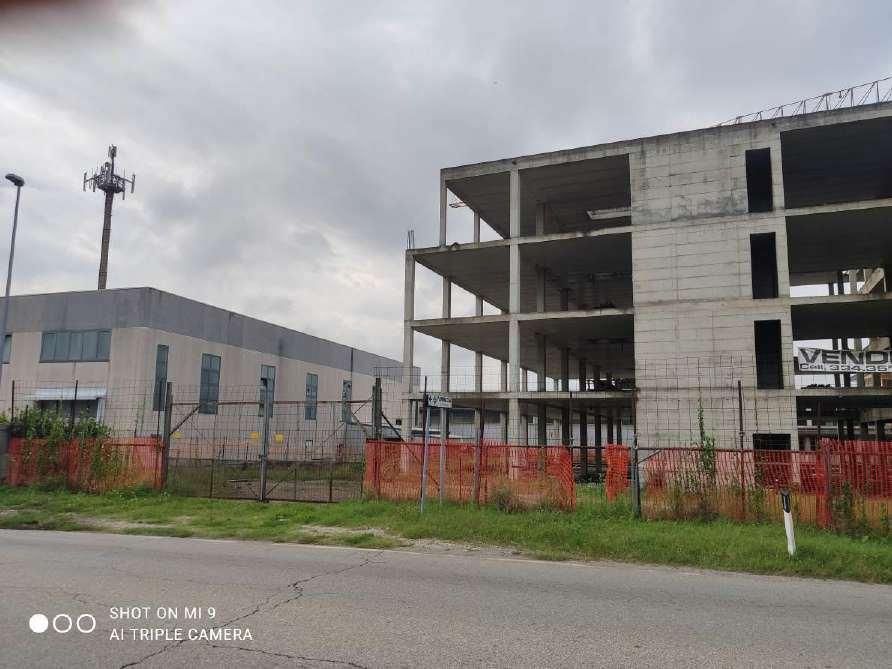 immobile attivita commerciale all'asta in Via Varese (SP233) ang Via al Corbè - 22076 Mozzate (CO) - 3