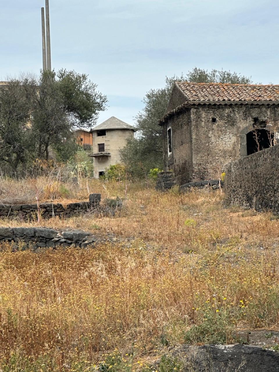 immobile terreno all'asta in Piena proprietà di terreni siti nel Comune di Catania, Via Nizzeti, Via Nuovalucello, Via Matteo Ricci e Viale Mediterraneo Catania (CT) - 1